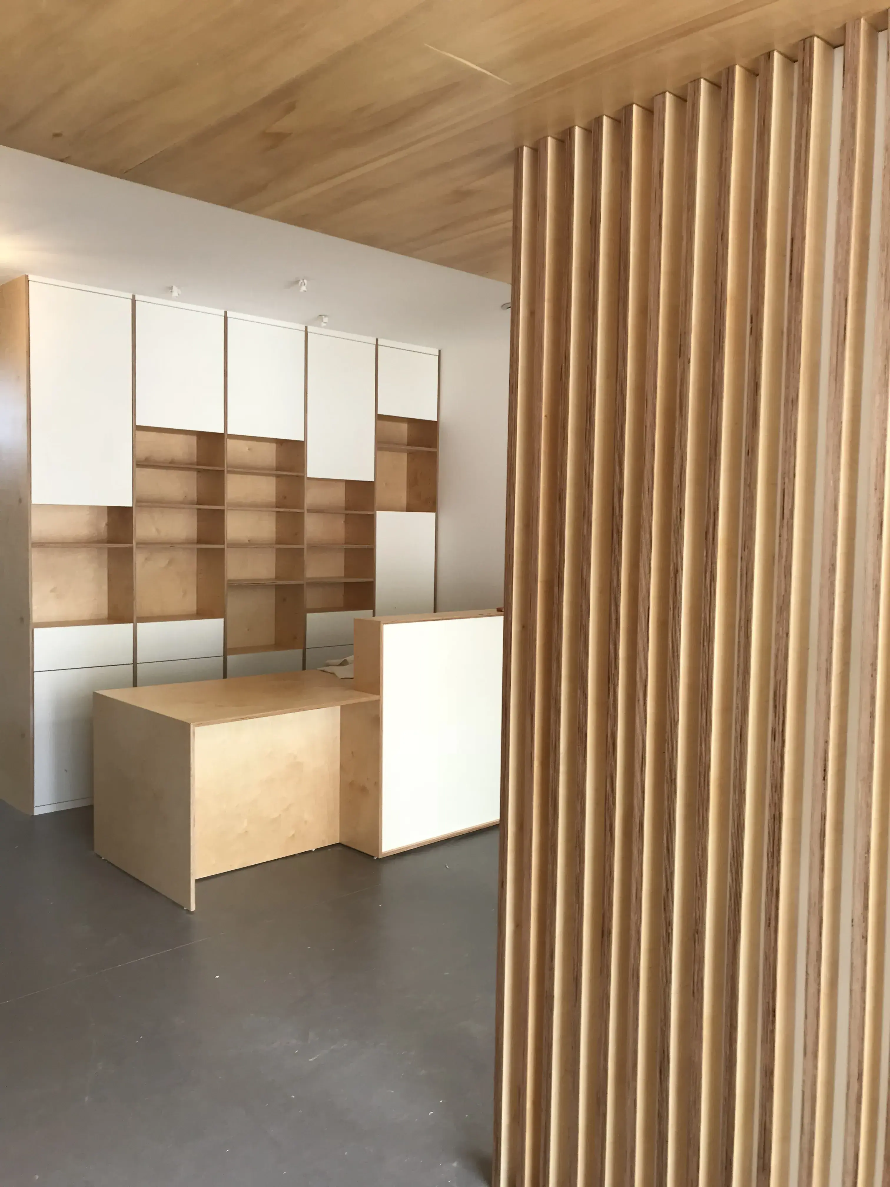 Accueil moderne en bois.