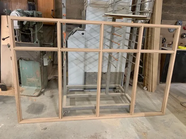Atelier et machines de découpe bois.
