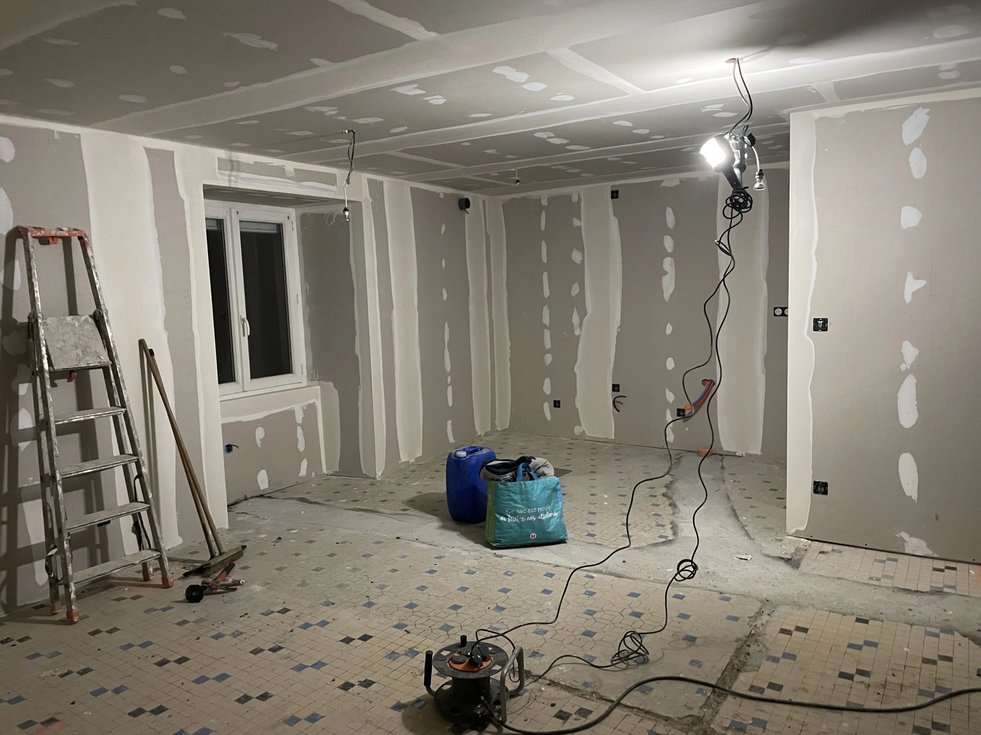 Placo intérieur avec bande de platre